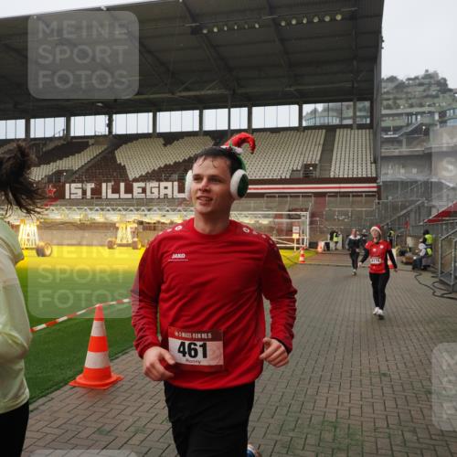 07.12.2025 - St. Pauli X-Mass-Run No. 15 Fabian Wolf http://msf.ph/oto/9393752 07.12.2025 10:20:31 Ziel 447, 452, 461, 478, 2187, 3473, 3832, 4116, 4490, 4523 meine-sportfotos.de