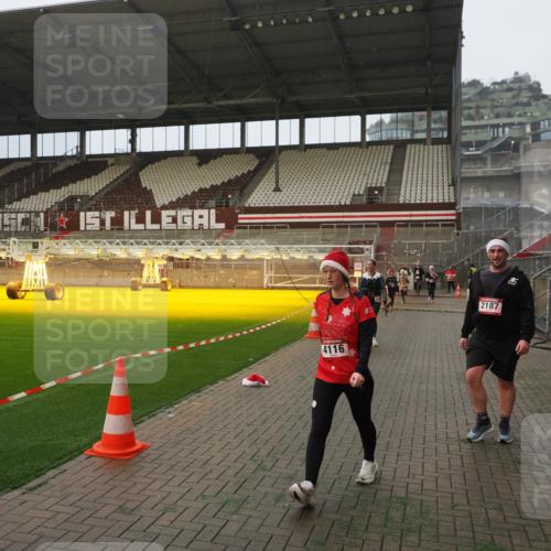 07.12.2025 - St. Pauli X-Mass-Run No. 15 Fabian Wolf http://msf.ph/oto/9393757 07.12.2025 10:20:34 Ziel 447, 452, 461, 478, 1016, 1076, 1466, 2187, 3473, 3832, 4116, 4490, 4523 meine-sportfotos.de