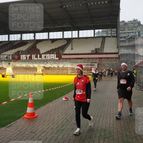 07.12.2025 - St. Pauli X-Mass-Run No. 15 Fabian Wolf http://msf.ph/oto/9393758 07.12.2025 10:20:34 Ziel 447, 452, 461, 478, 1016, 1076, 1466, 2187, 3473, 3832, 4116, 4490, 4523 meine-sportfotos.de