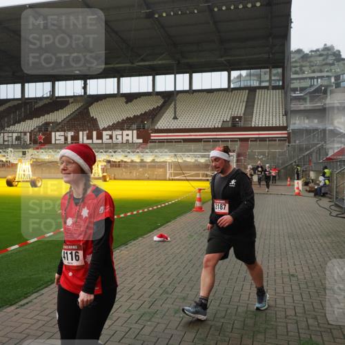 07.12.2025 - St. Pauli X-Mass-Run No. 15 Fabian Wolf http://msf.ph/oto/9393759 07.12.2025 10:20:35 Ziel 447, 452, 461, 478, 1016, 1076, 1466, 2187, 3473, 3832, 4116, 4490, 4523 meine-sportfotos.de