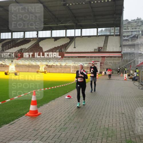 07.12.2025 - St. Pauli X-Mass-Run No. 15 Fabian Wolf http://msf.ph/oto/9393776 07.12.2025 10:20:41 Ziel 392, 447, 452, 461, 478, 1016, 1076, 1466, 2187, 3473, 4490, 4517 meine-sportfotos.de