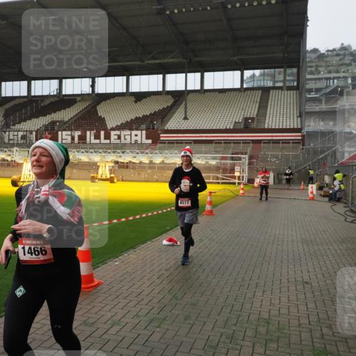 07.12.2025 - St. Pauli X-Mass-Run No. 15 Fabian Wolf http://msf.ph/oto/9393782 07.12.2025 10:20:43 Ziel 392, 1016, 1076, 1466, 4490, 4517 meine-sportfotos.de