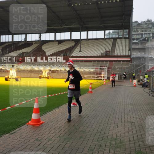 07.12.2025 - St. Pauli X-Mass-Run No. 15 Fabian Wolf http://msf.ph/oto/9393783 07.12.2025 10:20:43 Ziel 392, 1016, 1076, 1466, 4490, 4517 meine-sportfotos.de