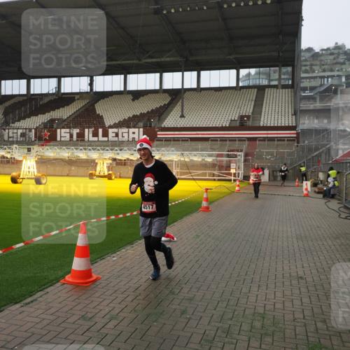 07.12.2025 - St. Pauli X-Mass-Run No. 15 Fabian Wolf http://msf.ph/oto/9393784 07.12.2025 10:20:43 Ziel 392, 1016, 1076, 1466, 4490, 4517 meine-sportfotos.de