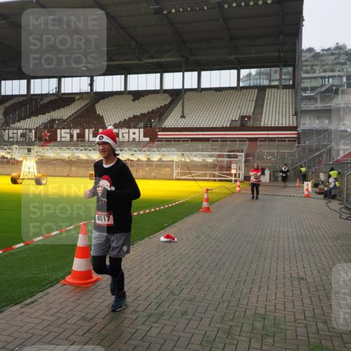 07.12.2025 - St. Pauli X-Mass-Run No. 15 Fabian Wolf http://msf.ph/oto/9393786 07.12.2025 10:20:44 Ziel 392, 1016, 1076, 1466, 4490, 4517 meine-sportfotos.de
