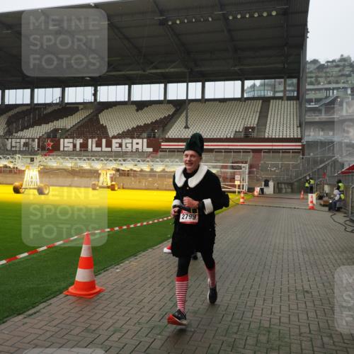 07.12.2025 - St. Pauli X-Mass-Run No. 15 Fabian Wolf http://msf.ph/oto/9393797 07.12.2025 10:20:52 Ziel 392, 1016, 1076, 1466, 2799, 4517 meine-sportfotos.de