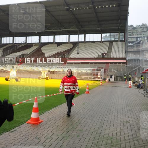 07.12.2025 - St. Pauli X-Mass-Run No. 15 Fabian Wolf http://msf.ph/oto/9393800 07.12.2025 10:20:53 Ziel 392, 1016, 1076, 1466, 2799, 4517 meine-sportfotos.de