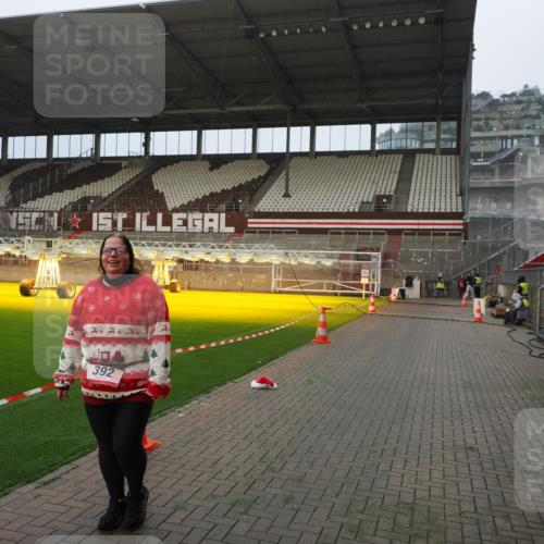 07.12.2025 - St. Pauli X-Mass-Run No. 15 Fabian Wolf http://msf.ph/oto/9393809 07.12.2025 10:20:55 Ziel 392, 2799, 4517 meine-sportfotos.de