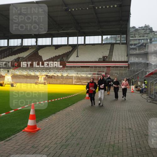 07.12.2025 - St. Pauli X-Mass-Run No. 15 Fabian Wolf http://msf.ph/oto/9393819 07.12.2025 10:21:08 Ziel 1386, 1407, 1898, 1900, 2565, 3984, 4338 meine-sportfotos.de