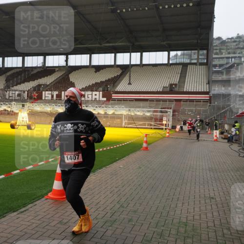 07.12.2025 - St. Pauli X-Mass-Run No. 15 Fabian Wolf http://msf.ph/oto/9393836 07.12.2025 10:21:13 Ziel 1386, 1407, 1898, 1900, 2173, 2565, 3848, 3849, 3984, 4338 meine-sportfotos.de