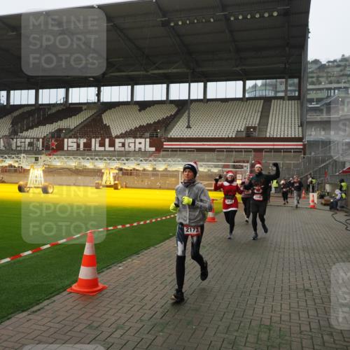 07.12.2025 - St. Pauli X-Mass-Run No. 15 Fabian Wolf http://msf.ph/oto/9393844 07.12.2025 10:21:18 Ziel 1326, 1386, 1407, 1898, 1900, 2173, 2565, 3062, 3384, 3540, 3541, 3848, 3849, 3984, 4117, 4338 meine-sportfotos.de