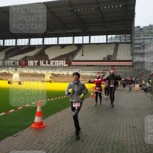 07.12.2025 - St. Pauli X-Mass-Run No. 15 Fabian Wolf http://msf.ph/oto/9393845 07.12.2025 10:21:19 Ziel 1326, 1386, 1407, 1898, 1900, 2173, 2565, 3062, 3384, 3540, 3541, 3848, 3849, 3984, 4117, 4338 meine-sportfotos.de