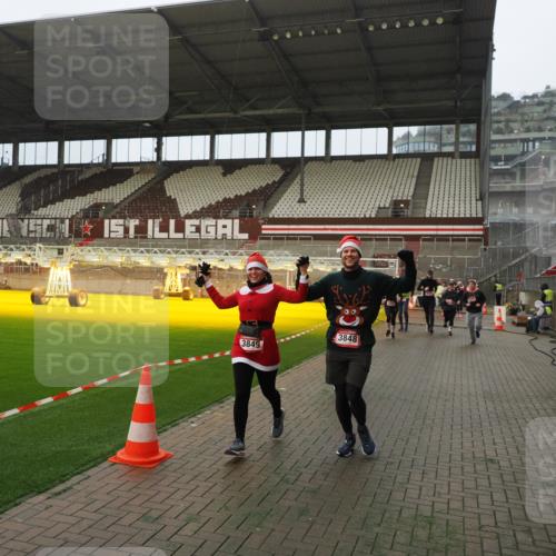 07.12.2025 - St. Pauli X-Mass-Run No. 15 Fabian Wolf http://msf.ph/oto/9393852 07.12.2025 10:21:20 Ziel 149, 1326, 1386, 1407, 1898, 1900, 2173, 2565, 3062, 3384, 3540, 3541, 3848, 3849, 3984, 4117, 4338 meine-sportfotos.de