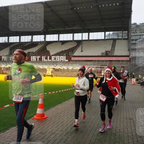07.12.2025 - St. Pauli X-Mass-Run No. 15 Fabian Wolf http://msf.ph/oto/9393879 07.12.2025 10:21:28 Ziel 149, 270, 1326, 2173, 2927, 2997, 3062, 3091, 3384, 3540, 3541, 3848, 3849, 3988, 4117, 4169, 4170 meine-sportfotos.de