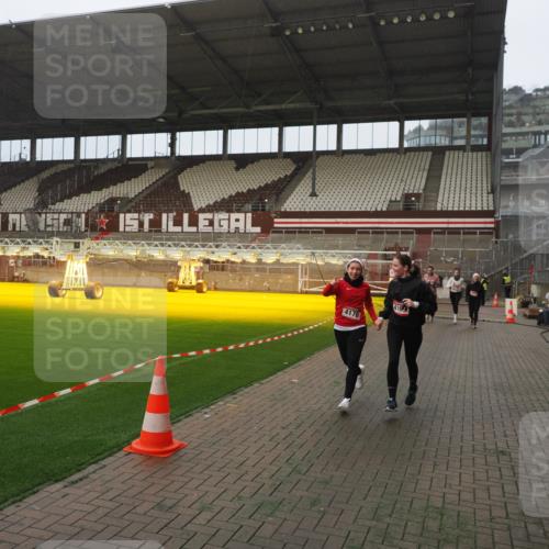 07.12.2025 - St. Pauli X-Mass-Run No. 15 Fabian Wolf http://msf.ph/oto/9393896 07.12.2025 10:21:32 Ziel 149, 270, 1326, 2927, 2997, 3062, 3091, 3384, 3540, 3541, 3848, 3849, 3988, 4117, 4158, 4169, 4170 meine-sportfotos.de
