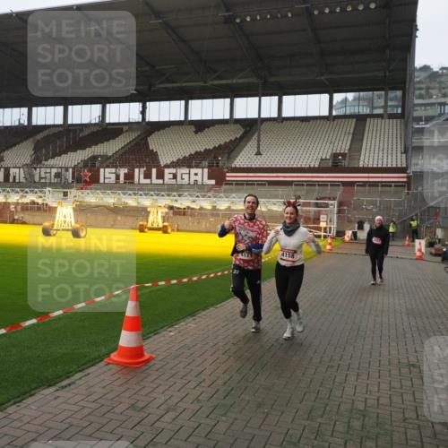 07.12.2025 - St. Pauli X-Mass-Run No. 15 Fabian Wolf http://msf.ph/oto/9393906 07.12.2025 10:21:36 Ziel 149, 270, 1326, 2927, 2997, 3062, 3091, 3384, 3540, 3541, 3988, 4158, 4169, 4170 meine-sportfotos.de