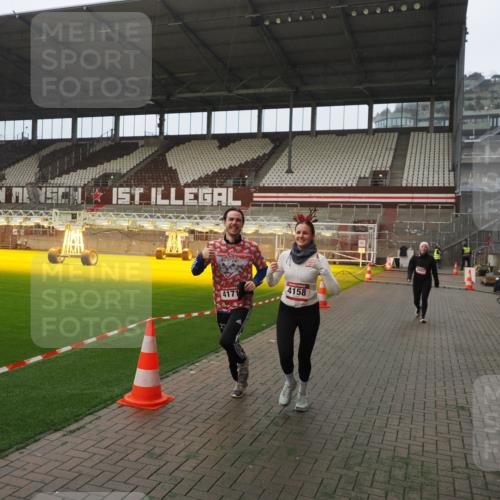 07.12.2025 - St. Pauli X-Mass-Run No. 15 Fabian Wolf http://msf.ph/oto/9393908 07.12.2025 10:21:37 Ziel 149, 270, 2927, 2997, 3091, 3540, 3541, 3988, 4158, 4169, 4170 meine-sportfotos.de