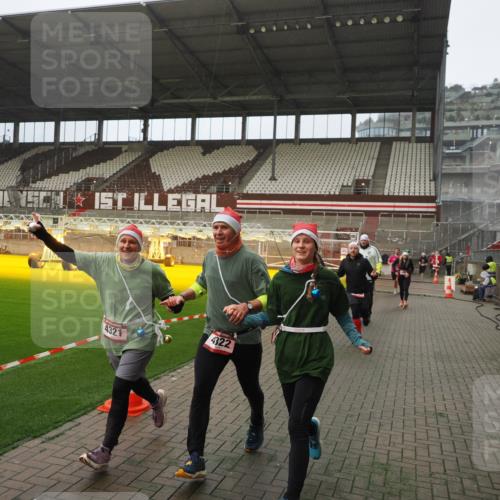 07.12.2025 - St. Pauli X-Mass-Run No. 15 Fabian Wolf http://msf.ph/oto/9393940 07.12.2025 10:22:00 Ziel 1488, 2944, 2945, 3999, 4000, 4321, 4322, 4323, 4415 meine-sportfotos.de