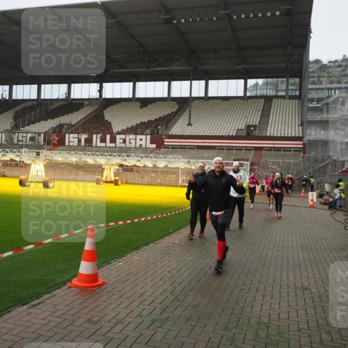 07.12.2025 - St. Pauli X-Mass-Run No. 15 Fabian Wolf http://msf.ph/oto/9393945 07.12.2025 10:22:01 Ziel 1488, 2944, 2945, 3999, 4000, 4321, 4322, 4323, 4415 meine-sportfotos.de