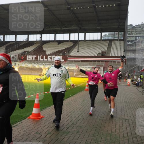 07.12.2025 - St. Pauli X-Mass-Run No. 15 Fabian Wolf http://msf.ph/oto/9393955 07.12.2025 10:22:05 Ziel 1371, 1488, 2819, 2944, 2945, 3431, 3736, 3999, 4000, 4321, 4322, 4323, 4415 meine-sportfotos.de
