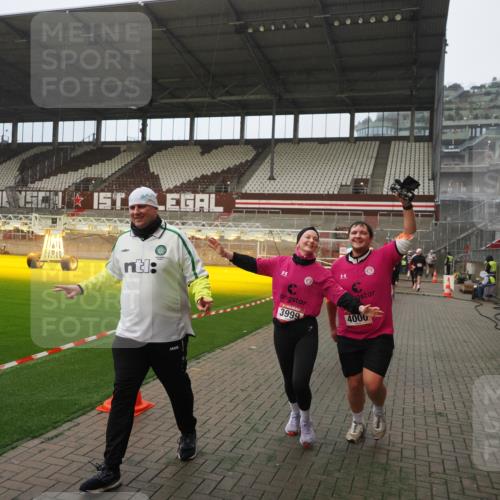 07.12.2025 - St. Pauli X-Mass-Run No. 15 Fabian Wolf http://msf.ph/oto/9393958 07.12.2025 10:22:06 Ziel 1371, 1488, 2817, 2818, 2819, 2945, 3431, 3736, 3999, 4000, 4321, 4322, 4323, 4415 meine-sportfotos.de