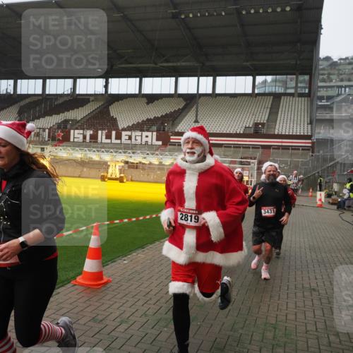 07.12.2025 - St. Pauli X-Mass-Run No. 15 Fabian Wolf http://msf.ph/oto/9393973 07.12.2025 10:22:12 Ziel 1371, 1488, 2817, 2818, 2819, 3431, 3736, 3999, 4000, 4321, 4322, 4323, 4415, 4774 meine-sportfotos.de