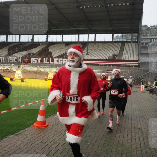 07.12.2025 - St. Pauli X-Mass-Run No. 15 Fabian Wolf http://msf.ph/oto/9393974 07.12.2025 10:22:12 Ziel 1371, 1488, 2817, 2818, 2819, 3431, 3736, 3999, 4000, 4321, 4322, 4323, 4415, 4774 meine-sportfotos.de