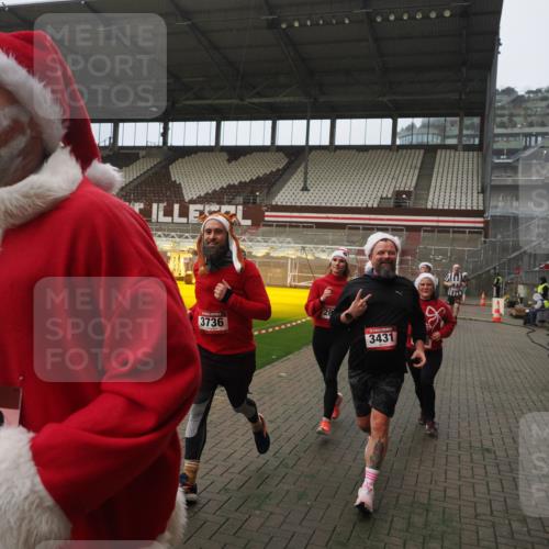 07.12.2025 - St. Pauli X-Mass-Run No. 15 Fabian Wolf http://msf.ph/oto/9393976 07.12.2025 10:22:12 Ziel 1371, 1488, 2817, 2818, 2819, 3431, 3736, 3999, 4000, 4321, 4322, 4323, 4415, 4774 meine-sportfotos.de
