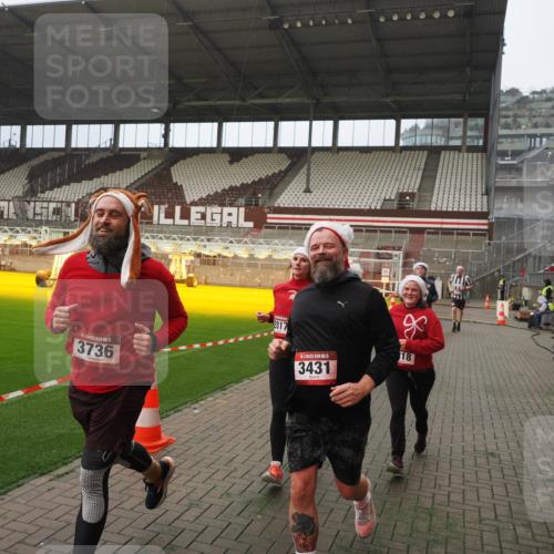 07.12.2025 - St. Pauli X-Mass-Run No. 15 Fabian Wolf http://msf.ph/oto/9393978 07.12.2025 10:22:13 Ziel 1371, 1488, 2817, 2818, 2819, 3431, 3736, 3999, 4000, 4415, 4774 meine-sportfotos.de