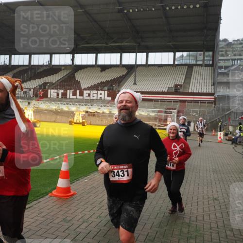 07.12.2025 - St. Pauli X-Mass-Run No. 15 Fabian Wolf http://msf.ph/oto/9393979 07.12.2025 10:22:13 Ziel 1371, 1488, 2817, 2818, 2819, 3431, 3736, 3999, 4000, 4415, 4774 meine-sportfotos.de
