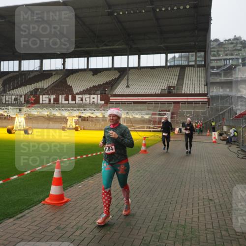 07.12.2025 - St. Pauli X-Mass-Run No. 15 Fabian Wolf http://msf.ph/oto/9393993 07.12.2025 10:22:22 Ziel 1371, 2184, 2817, 2818, 2819, 3431, 3736, 4771, 4774, 4781 meine-sportfotos.de