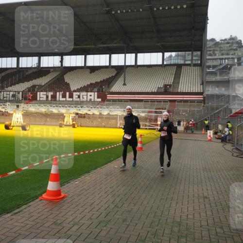 07.12.2025 - St. Pauli X-Mass-Run No. 15 Fabian Wolf http://msf.ph/oto/9393996 07.12.2025 10:22:24 Ziel 2184, 2817, 2818, 2819, 3431, 3736, 4771, 4774, 4781 meine-sportfotos.de