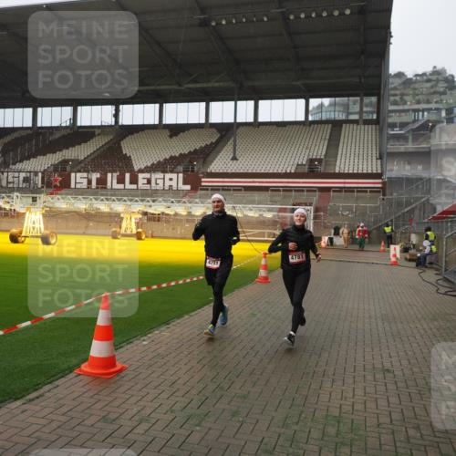 07.12.2025 - St. Pauli X-Mass-Run No. 15 Fabian Wolf http://msf.ph/oto/9393998 07.12.2025 10:22:24 Ziel 2184, 2817, 2818, 2819, 3431, 3736, 4771, 4774, 4781 meine-sportfotos.de