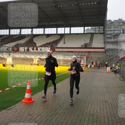 07.12.2025 - St. Pauli X-Mass-Run No. 15 Fabian Wolf http://msf.ph/oto/9394000 07.12.2025 10:22:24 Ziel 2184, 2817, 2818, 2819, 3431, 3736, 4771, 4774, 4781 meine-sportfotos.de