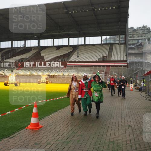 07.12.2025 - St. Pauli X-Mass-Run No. 15 Fabian Wolf http://msf.ph/oto/9394023 07.12.2025 10:22:43 Ziel 715, 739, 794, 1636, 4407, 4411, 4419, 4509, 4539 meine-sportfotos.de