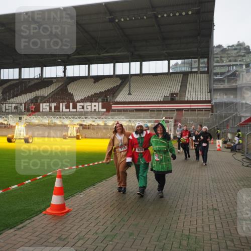 07.12.2025 - St. Pauli X-Mass-Run No. 15 Fabian Wolf http://msf.ph/oto/9394024 07.12.2025 10:22:43 Ziel 715, 739, 794, 1636, 4407, 4411, 4419, 4509, 4539 meine-sportfotos.de