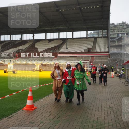 07.12.2025 - St. Pauli X-Mass-Run No. 15 Fabian Wolf http://msf.ph/oto/9394026 07.12.2025 10:22:44 Ziel 715, 739, 794, 1636, 3780, 4287, 4407, 4411, 4419, 4509, 4539 meine-sportfotos.de