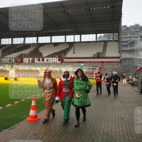 07.12.2025 - St. Pauli X-Mass-Run No. 15 Fabian Wolf http://msf.ph/oto/9394030 07.12.2025 10:22:44 Ziel 715, 739, 794, 1636, 3780, 4287, 4407, 4411, 4419, 4509, 4539 meine-sportfotos.de