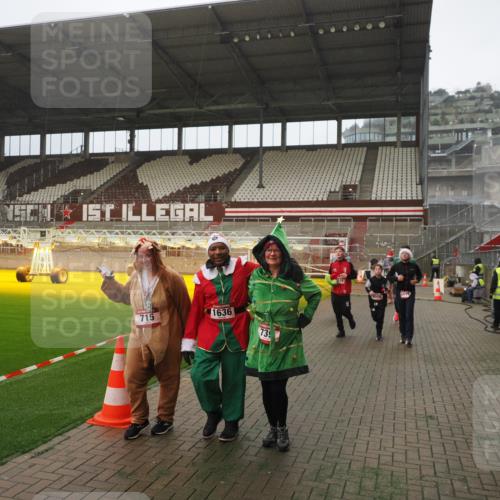 07.12.2025 - St. Pauli X-Mass-Run No. 15 Fabian Wolf http://msf.ph/oto/9394031 07.12.2025 10:22:45 Ziel 715, 739, 794, 1636, 3780, 4287, 4407, 4411, 4419, 4509, 4539 meine-sportfotos.de