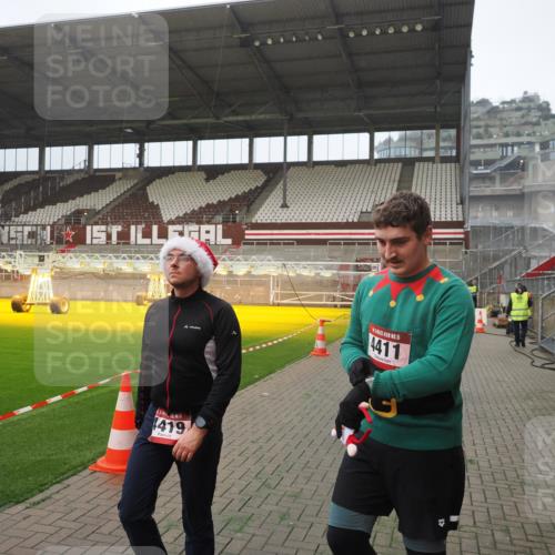07.12.2025 - St. Pauli X-Mass-Run No. 15 Fabian Wolf http://msf.ph/oto/9394054 07.12.2025 10:22:50 Ziel 794, 3780, 4287, 4407, 4411, 4419, 4509, 4539 meine-sportfotos.de
