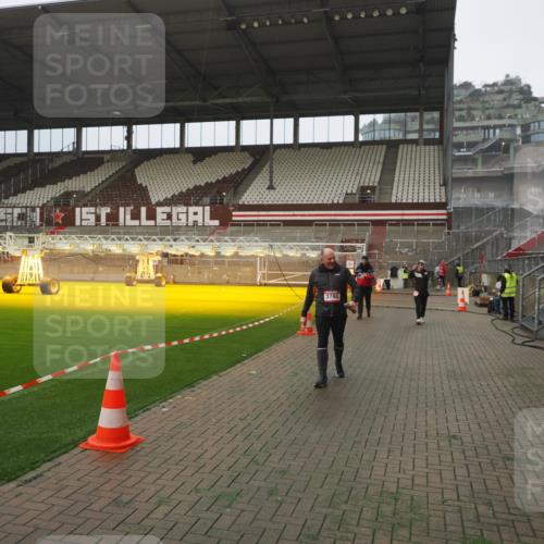 07.12.2025 - St. Pauli X-Mass-Run No. 15 Fabian Wolf http://msf.ph/oto/9394067 07.12.2025 10:22:54 Ziel 794, 2638, 3780, 4287, 4407, 4411, 4419, 4509, 4539 meine-sportfotos.de