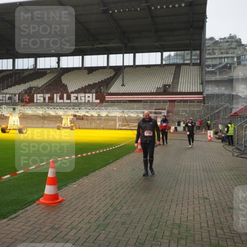 07.12.2025 - St. Pauli X-Mass-Run No. 15 Fabian Wolf http://msf.ph/oto/9394068 07.12.2025 10:22:54 Ziel 794, 2638, 3780, 4287, 4407, 4411, 4419, 4509, 4539 meine-sportfotos.de