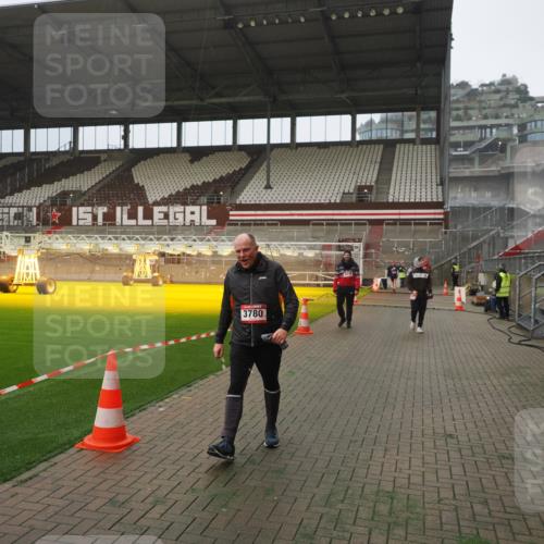 07.12.2025 - St. Pauli X-Mass-Run No. 15 Fabian Wolf http://msf.ph/oto/9394074 07.12.2025 10:22:56 Ziel 794, 2638, 3780, 4287, 4407, 4411, 4419, 4509, 4539 meine-sportfotos.de