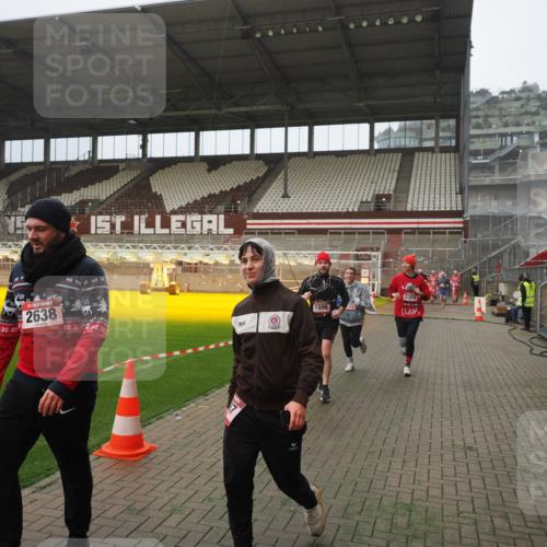 07.12.2025 - St. Pauli X-Mass-Run No. 15 Fabian Wolf http://msf.ph/oto/9394092 07.12.2025 10:23:04 Ziel 1996, 2123, 2304, 2638, 3780, 4287 meine-sportfotos.de