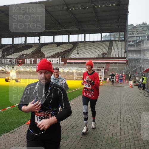 07.12.2025 - St. Pauli X-Mass-Run No. 15 Fabian Wolf http://msf.ph/oto/9394098 07.12.2025 10:23:05 Ziel 1996, 2123, 2304, 2638, 3078, 3079 meine-sportfotos.de