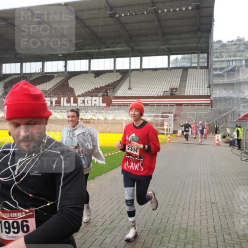 07.12.2025 - St. Pauli X-Mass-Run No. 15 Fabian Wolf http://msf.ph/oto/9394099 07.12.2025 10:23:06 Ziel 1996, 2123, 2304, 2508, 2511, 2638, 3078, 3079 meine-sportfotos.de