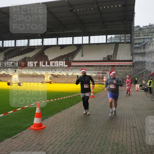 07.12.2025 - St. Pauli X-Mass-Run No. 15 Fabian Wolf http://msf.ph/oto/9394105 07.12.2025 10:23:10 Ziel 1996, 2123, 2304, 2508, 2511, 2638, 3052, 3078, 3079 meine-sportfotos.de