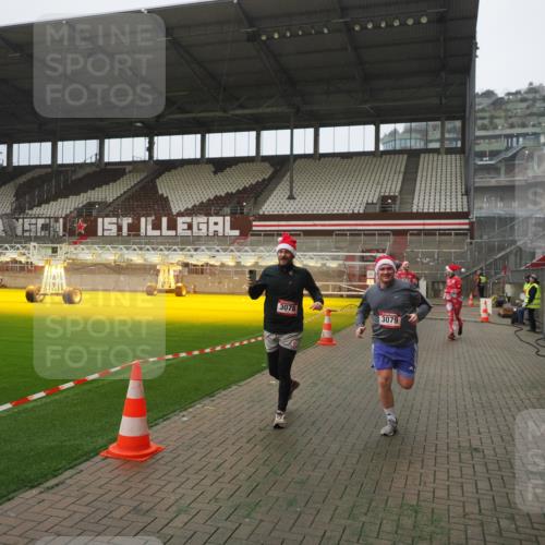 07.12.2025 - St. Pauli X-Mass-Run No. 15 Fabian Wolf http://msf.ph/oto/9394106 07.12.2025 10:23:10 Ziel 1996, 2123, 2304, 2508, 2511, 2638, 3052, 3078, 3079 meine-sportfotos.de