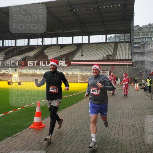 07.12.2025 - St. Pauli X-Mass-Run No. 15 Fabian Wolf http://msf.ph/oto/9394109 07.12.2025 10:23:11 Ziel 1996, 2123, 2304, 2508, 2511, 2638, 3052, 3078, 3079 meine-sportfotos.de