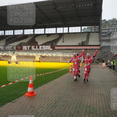07.12.2025 - St. Pauli X-Mass-Run No. 15 Fabian Wolf http://msf.ph/oto/9394113 07.12.2025 10:23:13 Ziel 1996, 2123, 2304, 2508, 2511, 3052, 3078, 3079 meine-sportfotos.de